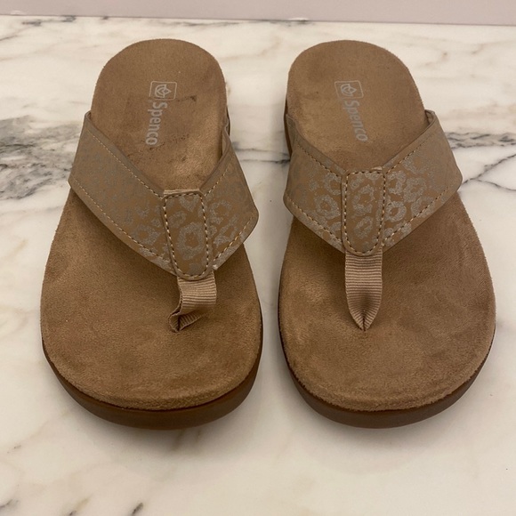 spenco Shoes - Spenco Women’s Newport Cheetah tan Sandals 5.5d
